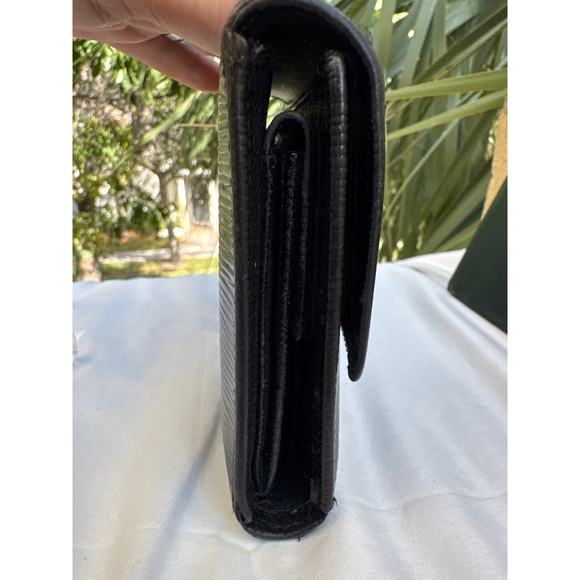 Louis Vuitton Luxury Accessory โ Comes with LV Dustbag - Picture 3 of 9